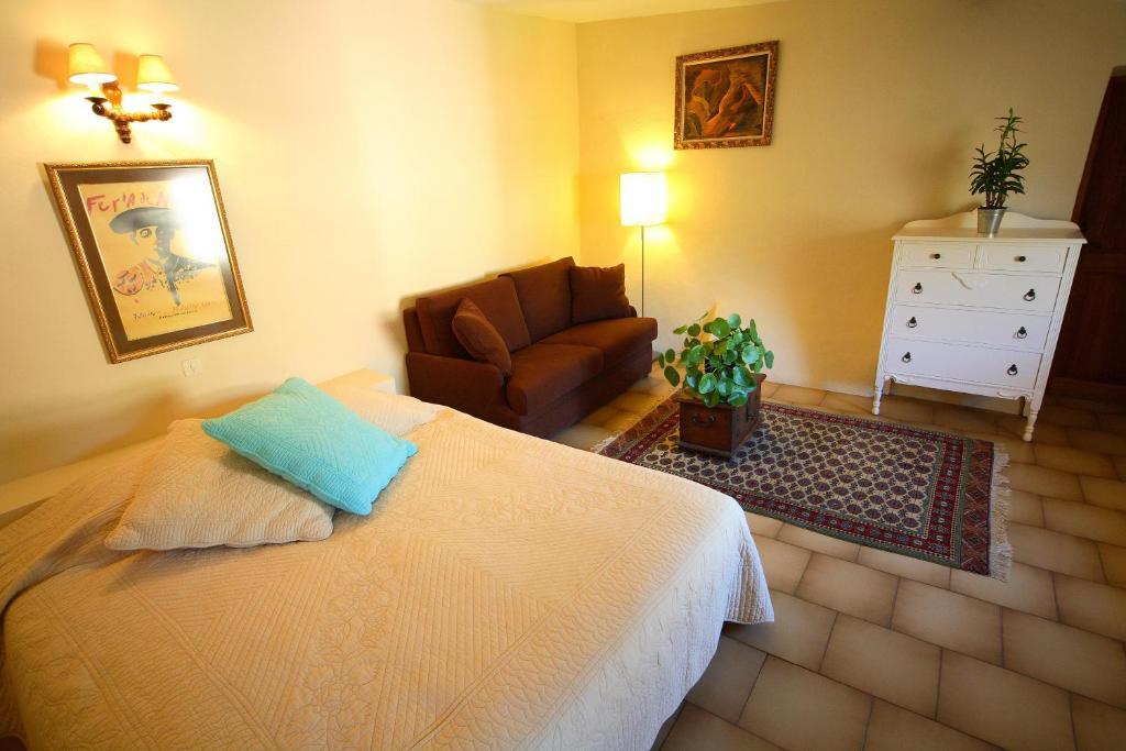 Belle De Nuit Bed & Breakfast Oppède Cameră foto