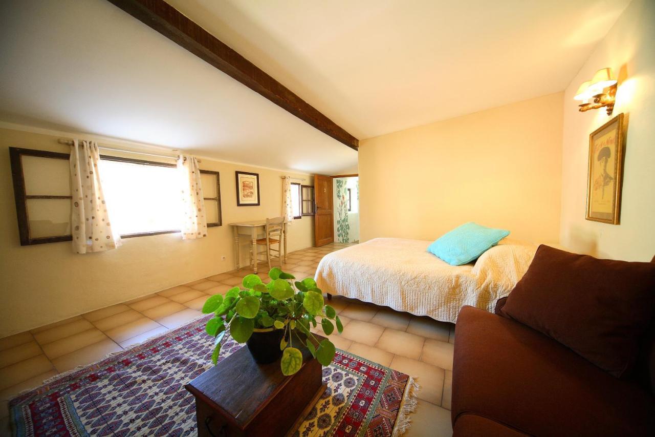 Belle De Nuit Bed & Breakfast Oppède Cameră foto